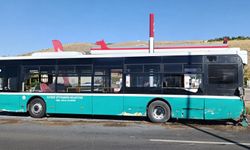 Kayseri’de durakta bekleyen otobüse minibüs çarptı: Yaralılar var