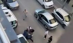 Trafikte başlayan tartışma büyüdü, cadde ringe döndü: O anlar kamerada