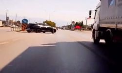 Kırmızı ışık ihlali faciaya yol açıyordu: Motosiklet sürücüsü tırın lastiklerine savruldu