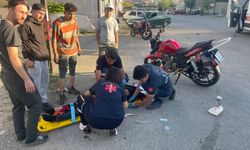 Kontrolsüz kavşakta iki motosiklet çarpıştı: Kaza anı kamerada