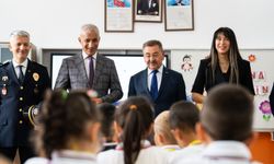 Gölbaşı Belediye Başkanı Odabaşı yeni eğitim öğretim yılının ilk gününde öğrencilerle buluştu