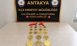 Yola düşürdüğü altın dolu keseyi kadın alıp götürdü: Polis 2 saatte buldu