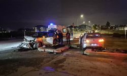 Kavşakta çarpışan iki araç hurdaya döndü: 3 kişi yaralandı