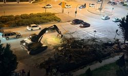 Etimesgut’ta yol çalışması için ağaçların kesilmesine vatandaşlardan tepki: “11 yılda yetiştirdik, 5 dakikada kestiler”