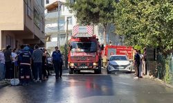 Tuzla’da 2 katlı binanın çatısı alevlere teslim oldu