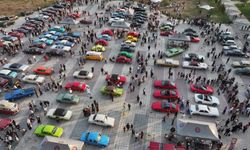 Ankara’da nostalji dolu hafta sonu: Klasik otomobiller Sincan Park'ta sergilendi