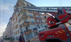 5 kişilik ailenin yaşadığı evde prizden yangın çıktı: Alevler odayı sardı