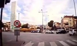 Bursa’da hatalı dönüş kazayla sonuçlandı: O anlar kameraya yansıdı