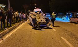 Bursa'da gece yarısı korkutan kaza! Otomobil takla atıp ters döndü