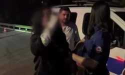 Bursa’da ters yönde yakalanan alkollü sürücü polise direndi, gazeteciye tükürdü