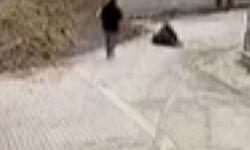 Rögar kapağına bastığı anda 76 yaşındaki kadın 4 metre aşağı düştü: O anlar kamerada