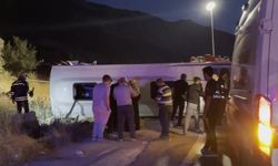 Gaziantep’te yolcu minibüsü ile otomobil çarpıştı: 5 ölü 13 yaralı