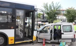 Karaman’da halk otobüsü ile ticari araç kafa kafaya çarpıştı: 5 kişi yaralandı
