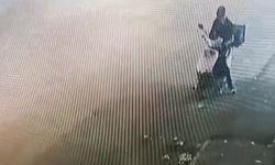 Kuryenin motosikletini saniyeler içinde çaldı: Savunması şaşkına çevirdi