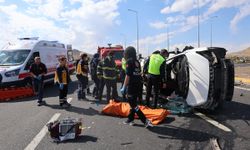 Kavşakta can pazarı: Otomobil takla attı, 2 kişi hayatını kaybetti