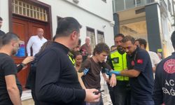 Cadde ortasında dehşet: Saldırgan kaçtı, olay yerinde ekmek bıçağı bulundu!