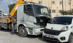 Kavşakta korkutan kaza! Vinç ile hafif ticari araç çarpıştı