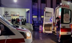 Yolun karşısına geçmek isteyen işçilere araç çarptı! 1'inin durumu ağır