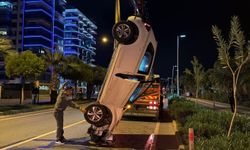 Antalya'da korkunç kaza! Otomobil takla attı, 2 kişi yaralandı