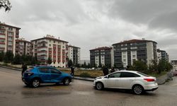 Ankara Beypazarı’nda kontrolsüz kavşakta kaza! Küçük kız hastaneye kaldırıldı