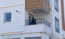 Hareketli dakikalar: Uzaklaştırma kararı bitti, eve merdivenle girip kendine zarar verdi!