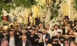 Düğün pistinde zeybek rüzgarı! İzleyenlere görsel şölen sundular