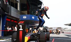 Bahreyn GP: Yağmurun etkilediği yarışı Verstappen kazandı