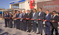 Gölbaşı’nda yeni alışveriş merkezi açıldı: 100’ün üzerinde iş yeri bir arada