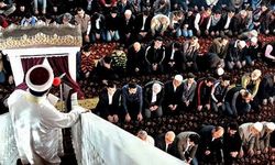 16 Ekim Cuma hutbesinde dikkat çeken mesaj: İnsan olarak doğmak yetmiyor