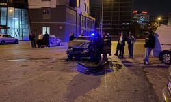 Kayseri’de feci kaza! Çarpışan minibüs dükkana daldı: 2 yaralı