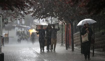 Ankara’da valilik uyarmıştı: Sağanak kent merkezine de ulaştı