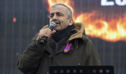 Sırrı Süreyya Önder’in sağlık durumuna ilişkin açıklama: Kalp kasılmaya başladı nörolojik endişe sürüyor