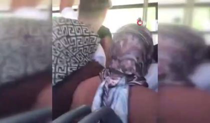 Halk otobüsünde kadınlar arasında yumruklu kavga! O anlar kameraya böyle yansıdı