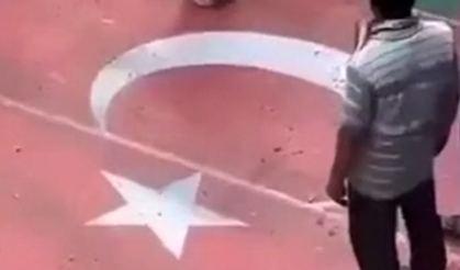 Hindistan'da Türk bayrağına alçak saldırı!