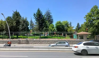 İtalya Büyükelçiliği’nin bulvar üzerindeki taş duvarları temizlendi