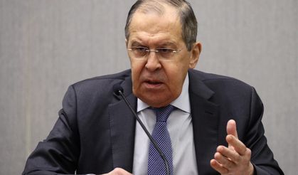 Rusya Dışişleri Bakanı Lavrov Alaska Zirvesi'ne ‘SSCB’ yazılı sweatshirt ile katıldı