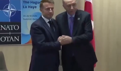 Erdoğan ve Macron’un Selamlaşması Gündem Oldu: Sosyal Medyada Yorum Yağdı