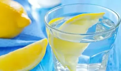 Vücuda adeta format atıyor! İşte her sabah aç karna limonlu su içmenin faydaları