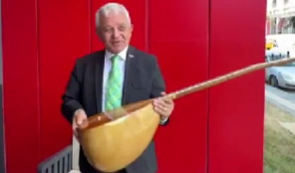 Başkan Şahin'in o sözleri gündem oldu: "Devletin parasını çalmam, saz çalarım"