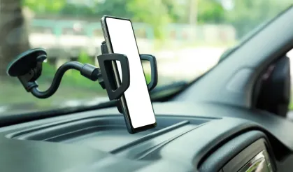 Arabada telefon tutucu kullanmak binlerce liralık zarara yol açabilir