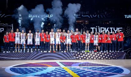 12 Dev Adam'a pilottan duygu dolu karşılama: "Gönüllerimizin şampiyonu oldunuz"