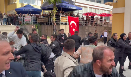 Ankara Üniversitesi'nde sağ-sol çatışması: Üniversiteliler birbirine girdi!