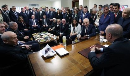 Cumhurbaşkanı Erdoğan DEM'li Hatimoğulları'nın elini neden sıkmadı? İşte o anlar...