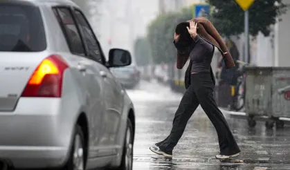 İstanbul’da kuvvetli yağış uyarısı: Saat 15.00’te başlayacak, sıcaklık 7 derece düşecek