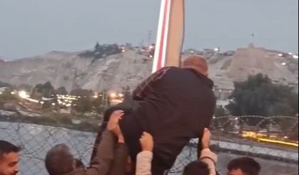 Köprüden atlayarak canına kıymak istedi, sürücüler son anda kurtardı!