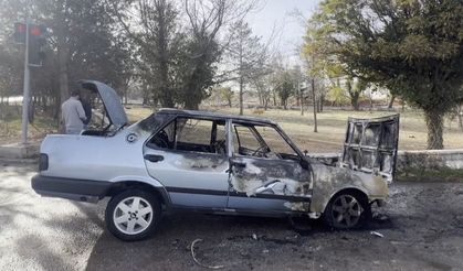 Kırşehir’de otomobil alev aldı: Motor kısmı bir anda tutuştu