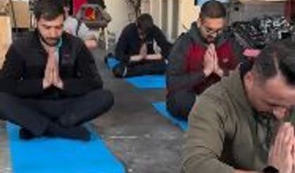 Ankara’da Renkli Görüntüler: Sanayi Ustaları Yoga Yaptı!