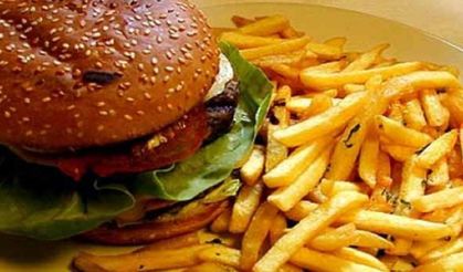 Dünya markası restoranlarda bozuk gıda ve kirli mutfak şoku