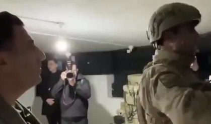 Nöbette yeni yıla giren askere duygu dolu sürpriz yapıldı