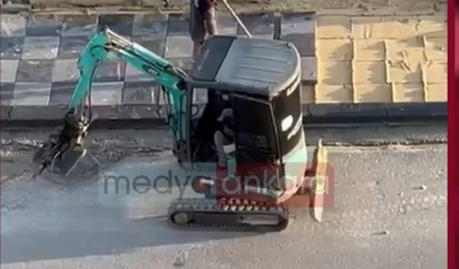 Bağlıca’da şaşırtan görüntü: Yeni yapılan kaldırım taşları sökülüyor